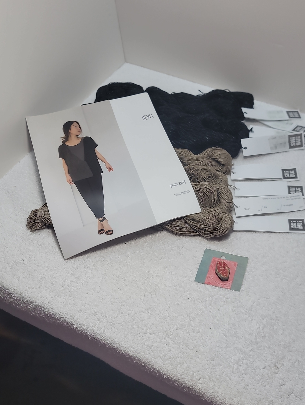 Bevel Pattern Kit with Black and Taupe Yarn - NWT -  #8